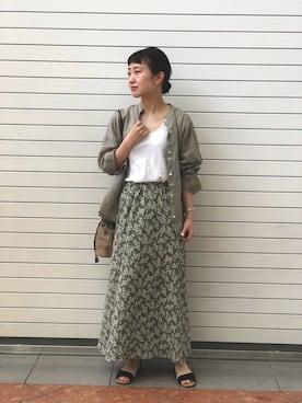 「URBAN RESEARCH DOORS（アーバンリサーチドアーズ）の小花柄ギャザーフレアスカート（スカート）」を使った、Nanami Naganoさん（レディース・158cm）の春コーディネート