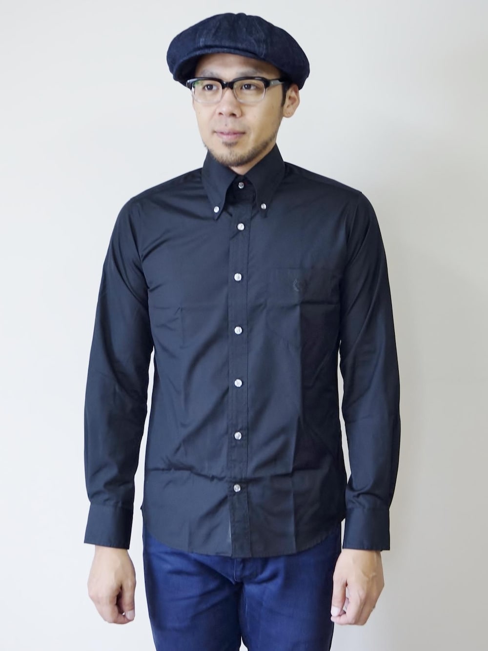 「NEVERTRUST、ROCKET SHIP、ネバートラスト、生地、生産は主に日本製、Wear And Head Clothing、埼玉県熊谷市、全ての音楽のように誰もが楽しく誰もが心躍るものをコンセプト、モッズ、スキンズ、ルードボーイ、パンク、英国のサブカルチャー、トラディショナル・L/SBDシャツ」｜「NEVER TRUSTのNEVERTRUST（ネバートラスト）　　トラディショナル・L/SBDシャツ BLK（シャツ/ブラウス、ブラック系）」を使った、ロケットシップさん（メンズ・182cm）の秋コーディネートの1枚目の写真