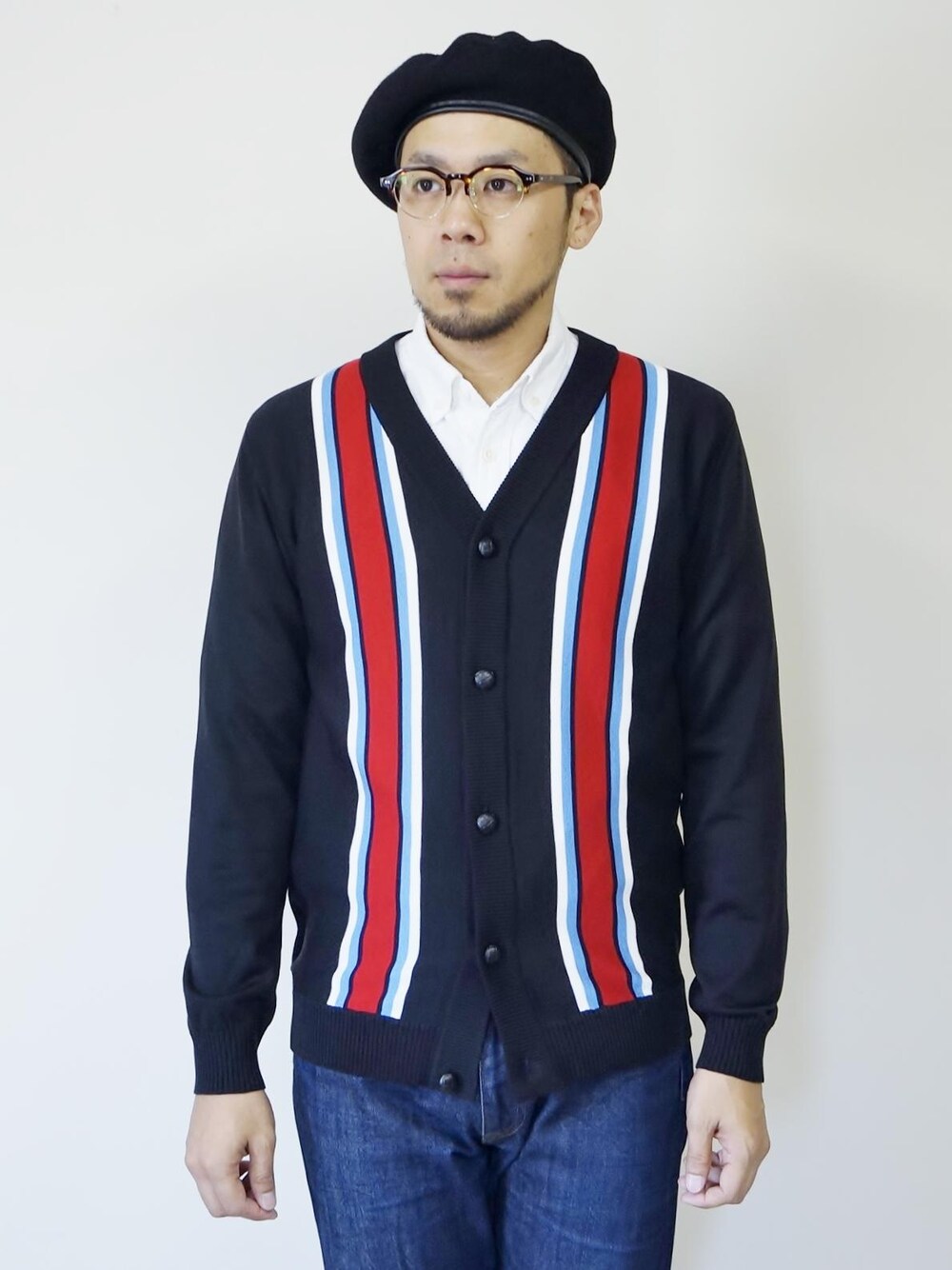 「NEVERTRUST、ROCKET SHIP、ネバートラスト、生地、生産は主に日本製、モッズ、スキンズ、ルードボーイ、パンク、英国のサブカルチャー、マルチストライプVネックカーディガン、ブリティッシュテイスト溢れるカラーリング、アクティブに使える洗濯可能なウールアクリルを使用、タイトで綺麗なシルエットで抜群な雰囲気」｜「NEVER TRUSTのNEVERTRUST（ネバートラスト）　　マルチストライプVネックカーディガン BLK（カーディガン/ボレロ、ブラック系）」を使った、ロケットシップさん（メンズ・182cm）の秋コーディネートの1枚目の写真
