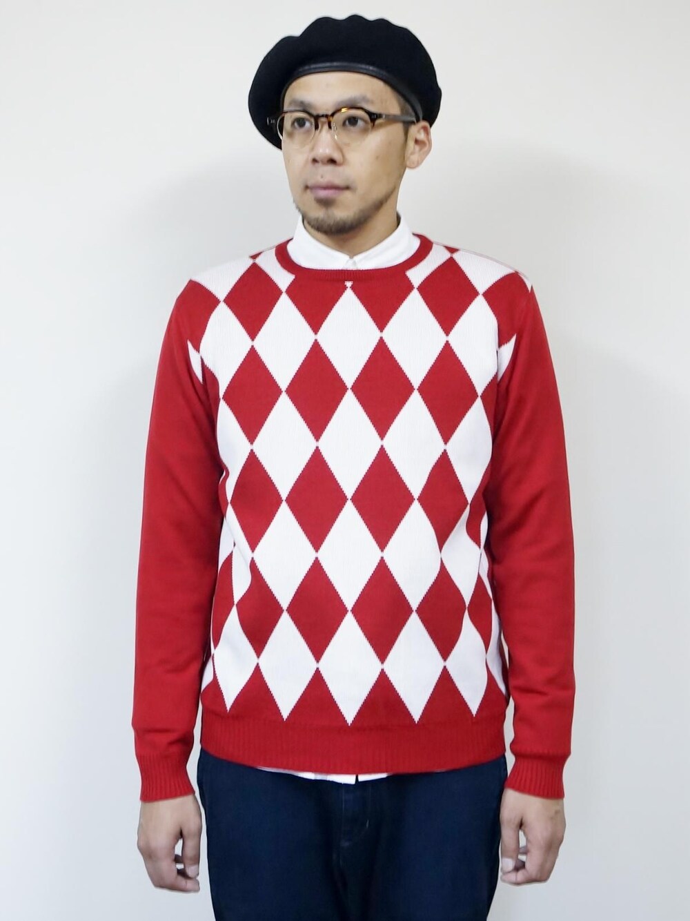 「NEVERTRUST、ROCKET SHIP、ネバートラスト、生地、生産は主に日本製、Wear And Head Clothing、埼玉県熊谷市、モッズ、スキンズ、ルードボーイ、パンク、英国のサブカルチャー、ダイヤモンドパターンクルーネック、洗濯も可能なウールアクリルを使用」｜「NEVER TRUSTのNEVERTRUST（ネバートラスト）　　ダイヤモンドパターンクルーネック RED（ニット/セーター、レッド系）」を使った、ロケットシップさん（メンズ・182cm）の冬コーディネートの1枚目の写真