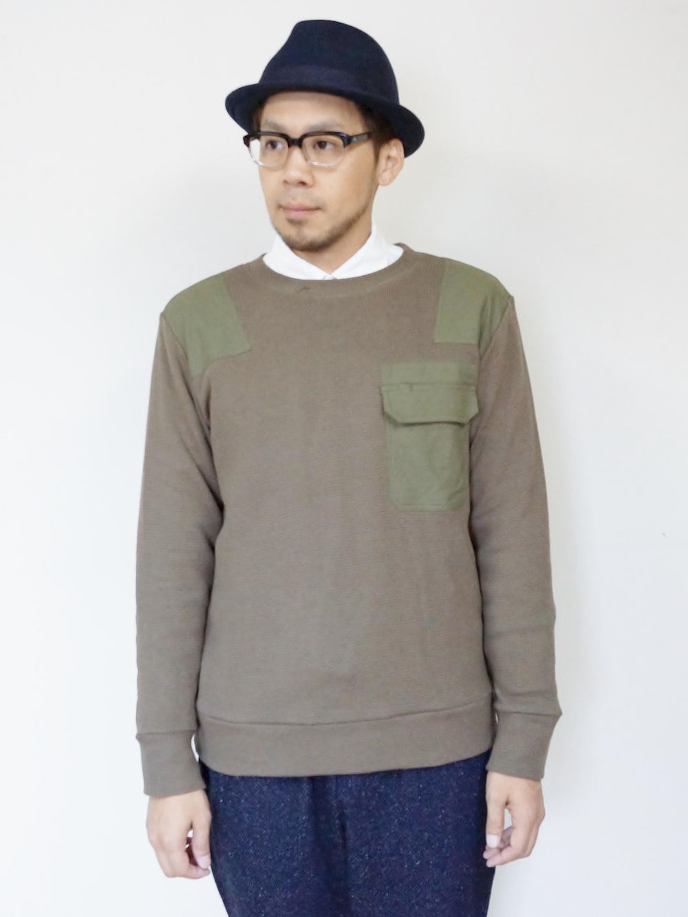 「audience、オーディエンス、ROCKET SHIP（ロケットシップ）、着た人が楽しくなる、GM ARMY リブニットコマンドセーター、元々は軍隊で使用を想定された丈夫なコマンドセーター、胸のフラップ付きポケットがいかにもコマンドの雰囲気、秋冬おすすめのアイテム、丈夫さと着心地を兼ね備えた、家庭洗濯も可能でアクティブにご使用頂けます」｜「AudienceのAUDIENCE（オーディエンス）　　GM ARMY リブニットコマンドセーターOLV（ニット/セーター、グリーン系）」を使った、ロケットシップさん（メンズ・182cm）の秋コーディネートの1枚目の写真