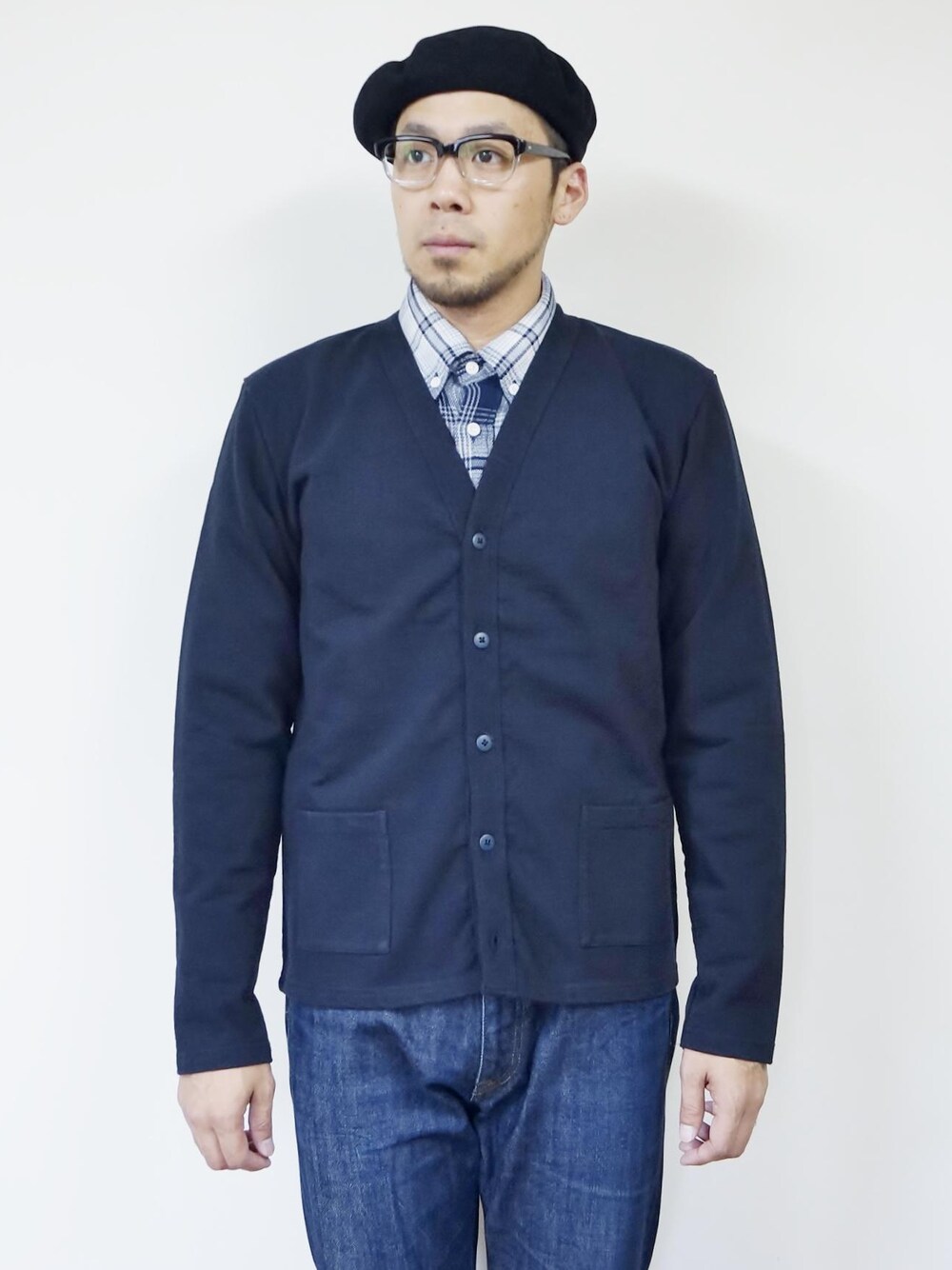 「JAPAN BLUE JEANS、ジャパンブルージーンズ、Wear And Head Clothing、流行に左右されないあなただけのオリジナルスタイル、埼玉県熊谷市、ROCKET SHIP（ロケットシップ）、岡山児島産、16.5ozスウェットカーディガン、バスクベレー大判、.5ozコートジボワールコットン　スタンダードジーンズ」｜「JAPAN BLUE JEANSのJAPAN BLUE JEANS（ジャパンブルージーンズ）　　16.5ozスウェットカーディガン NVY（カーディガン/ボレロ、ブルー系）」を使った、ロケットシップさん（メンズ・182cm）の秋コーディネートの1枚目の写真