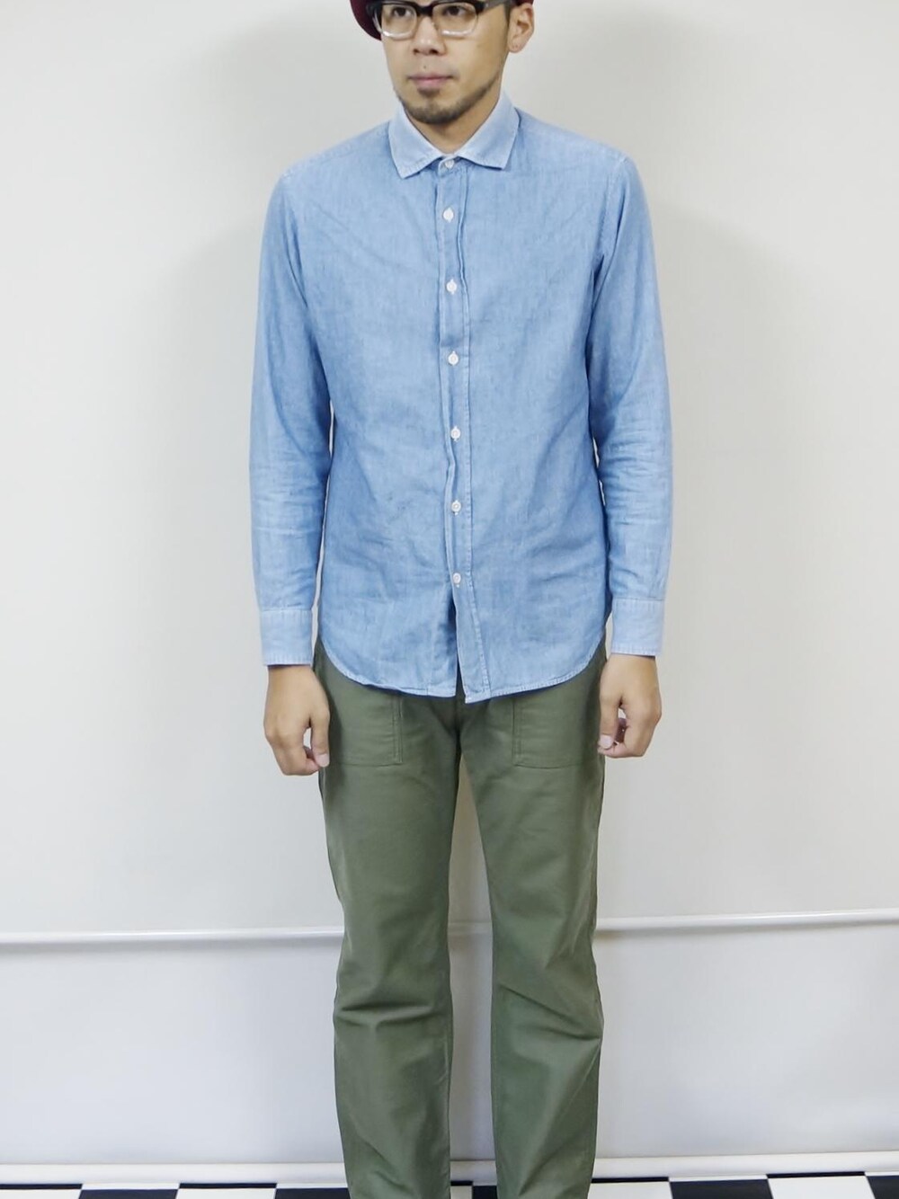 「JAPAN BLUE JEANS、ジャパンブルージーンズ、Wear And Head Clothing、日本製ブランド、岡山児島産、バスクベレー大判、モダンミリタリーベイカーパンツ、朱子織りと呼ばれるサテンの裏側を表に使用、アクティブにご使用頂ける１本、Derby Plain Toe Shoes ハイスタンダードライン プレーントゥ」｜「JAPAN BLUE JEANSのJAPAN BLUE JEANS（ジャパンブルージーンズ）　　モダンミリタリーベイカーパンツ OD（その他パンツ、グリーン系）」を使った、ロケットシップさん（メンズ・182cm）の冬コーディネートの1枚目の写真
