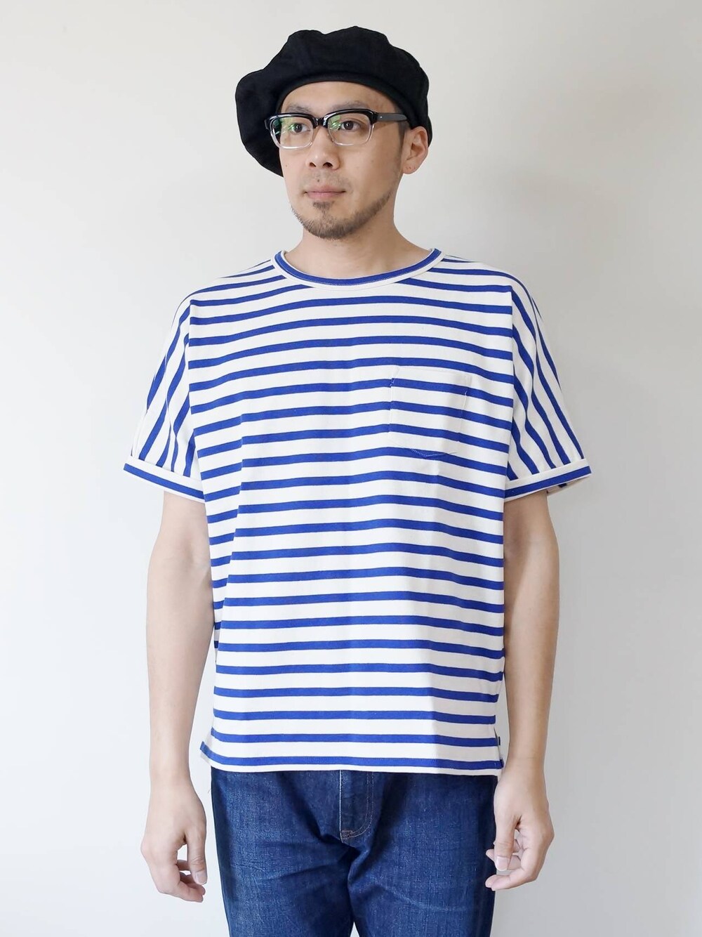 「JAPAN BLUE JEANS、audience、オーディエンス、ジャパンブルージーンズ、Wear And Head Clothing、10年先の未来を想像し、新しい価値を創造する、ROCKET SHIP Select Item（ロケットシップセレクトアイテム）、BSQボーダー度詰天竺ロールアップビックTee、身幅をXXLクラスの大きめに仕上げたゆるっと着られるビッグTEE、深みのある色合いのボーダー柄をしっかりとした生地感のカットソー地で楽しめるビッグTEE」｜「AudienceのAUDIENCE（オーディエンス）　　BSQボーダー度詰天竺ロールアップビックTee KN/BLU（Tシャツ/カットソー、ブルー系）」を使った、ロケットシップさん（メンズ・182cm）の春コーディネートの1枚目の写真