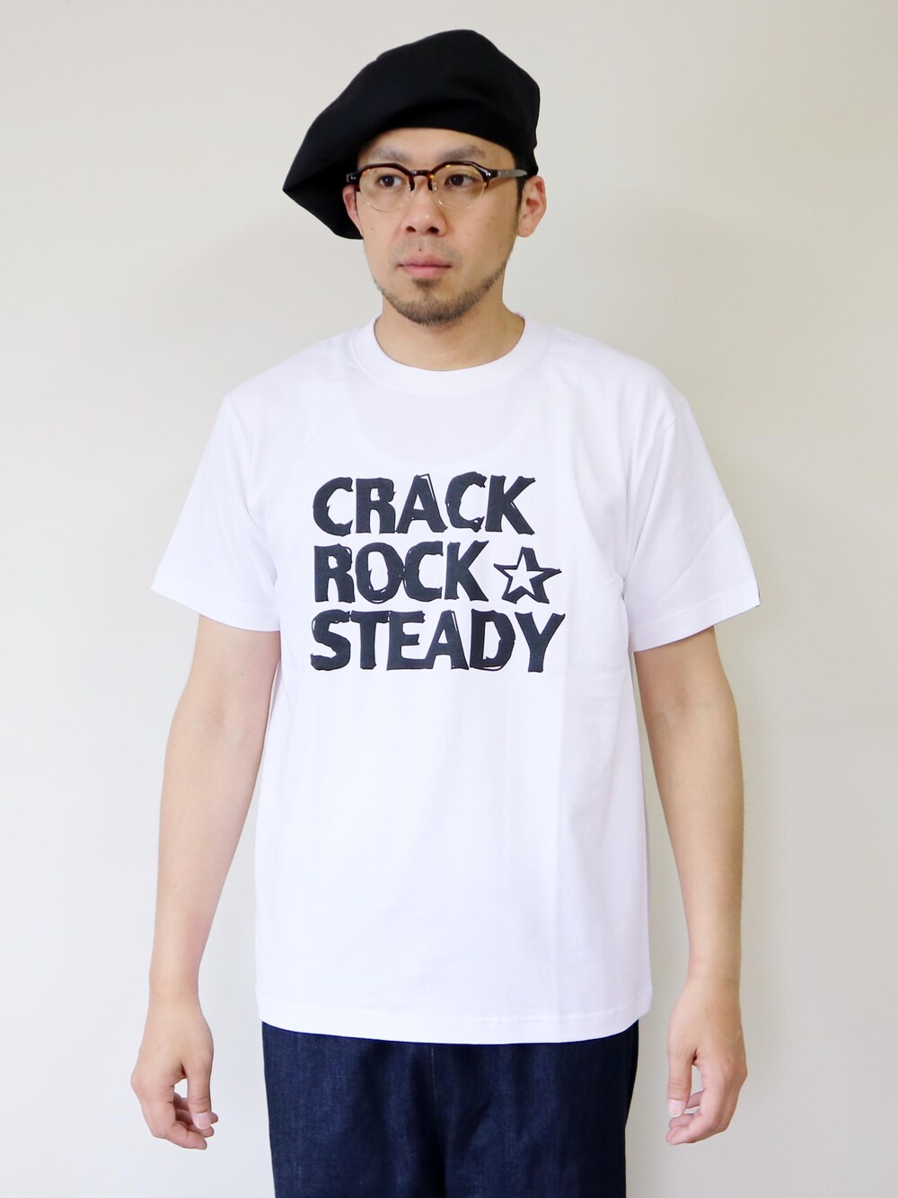 「お洒落さんとつながりたい、Wear And Head Clothing、埼玉県熊谷市、ROCKET SHIP（ロケットシップ）、モッズ、スキンズ、ルードボーイ、パンク、NEVERTRUST（ネバートラスト）、CRACK ROCK STEADY T クラックロックステディーTシャツ、SKA CORE、SKA PUNK、クラックロックステディーTシャツ」｜「NEVER TRUSTのNEVERTRUST（ネバートラスト）　　CRACK ROCK STEADY T クラックロックステディーTシャツ WHT（Tシャツ/カットソー、ホワイト系）」を使った、ロケットシップさん（メンズ・182cm）の夏コーディネートの1枚目の写真