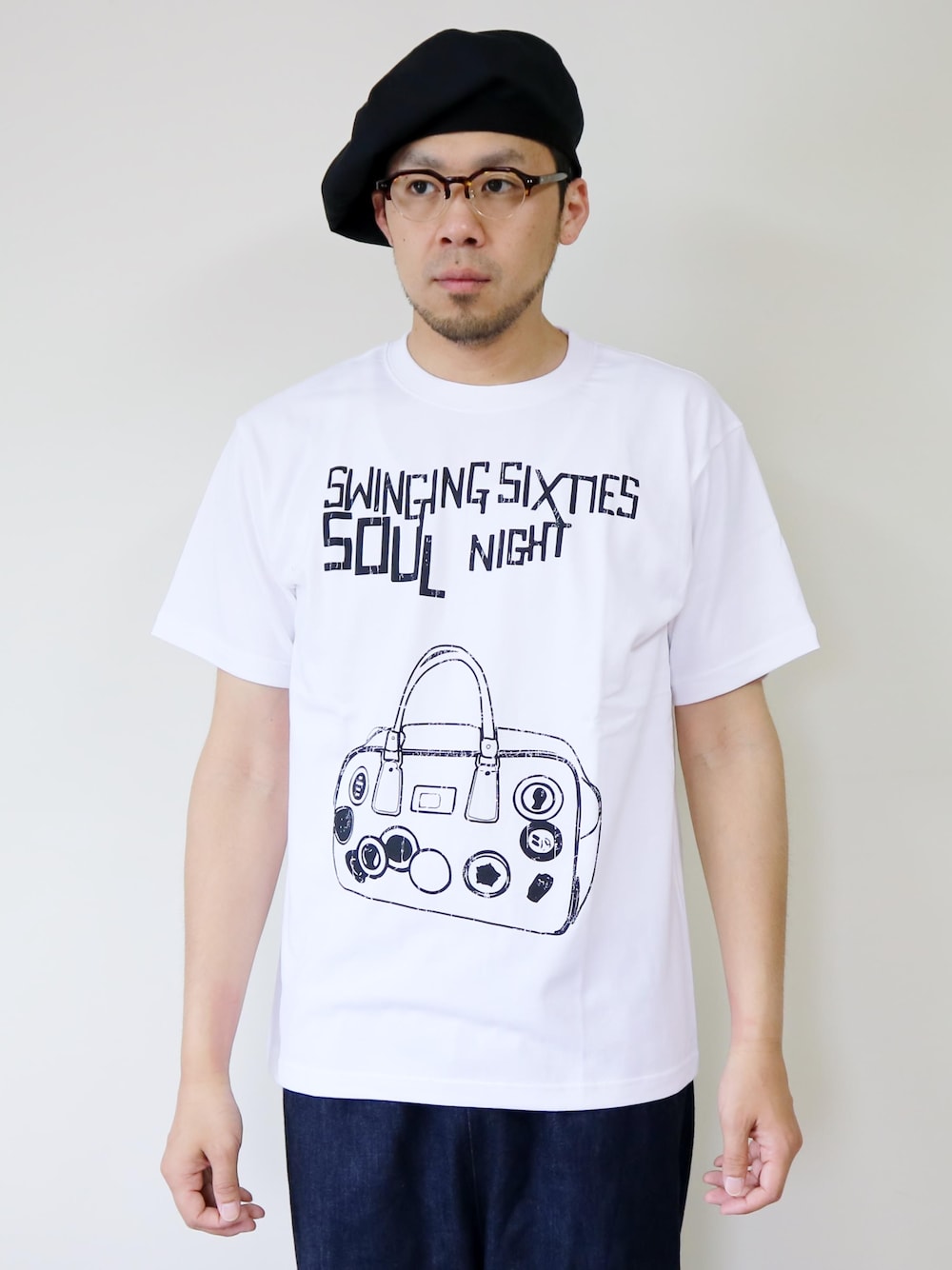 「お洒落、お洒落さんとつながりたい、お洒落さんと繋がりたい、お洒落な人と繋がりたい、Wear And Head Clothing、ROCKET SHIP（ロケットシップ）、モッズ、スキンズ、ルードボーイ、パンク、NEVERTRUST（ネバートラスト）、SWINGING SIXTIES SOUL Tシャツ、Northern Soul（ノーザンソウル）」｜「NEVER TRUSTのNEVERTRUST（ネバートラスト）　　SWINGING SIXTIES SOUL Tシャツ WHT（Tシャツ/カットソー、ホワイト系）」を使った、ロケットシップさん（メンズ・182cm）の夏コーディネートの1枚目の写真