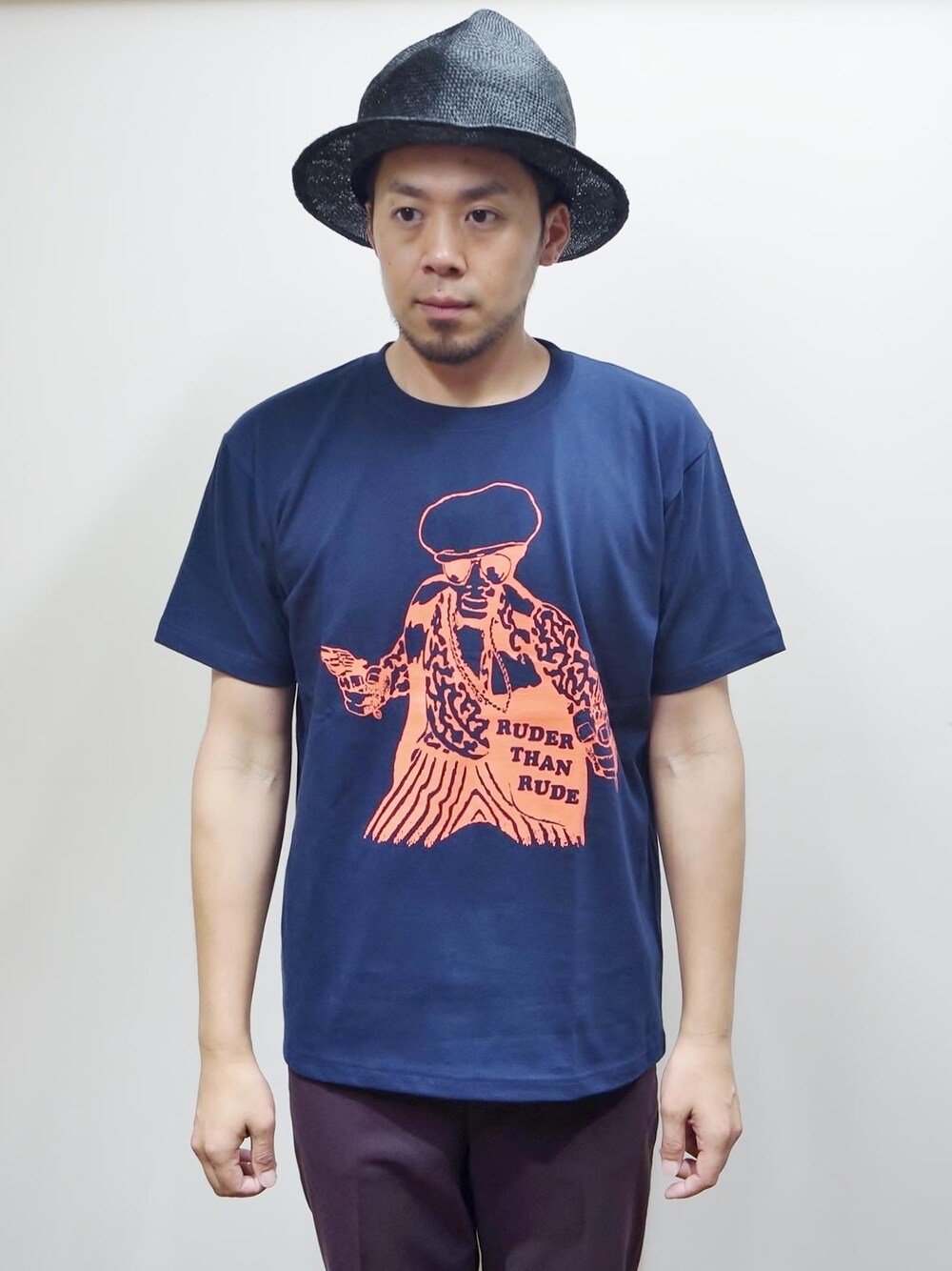 「お洒落、お洒落さんとつながりたい、Wear And Head Clothing、埼玉県熊谷市、ROCKET SHIP（ロケットシップ）、モッズ、スキンズ、ルードボーイ、パンク、NEVERTRUST（ネバートラスト）、RUDER THAN RUDE S/S Tシャツ、THE HARDER THEY COME、RUDER THAN RUDE」｜「NEVER TRUSTのNEVERTRUST（ネバートラスト）　　RUDER THAN RUDE S/S Tシャツ NVY（Tシャツ/カットソー、ブルー系）」を使った、ロケットシップさん（メンズ・182cm）の夏コーディネートの1枚目の写真