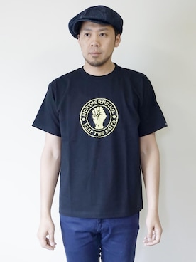 「NEVER TRUST（ネバートラスト）のアイテム（Tシャツ/カットソー）」を使った、ロケットシップさん（メンズ・182cm）の夏コーディネート