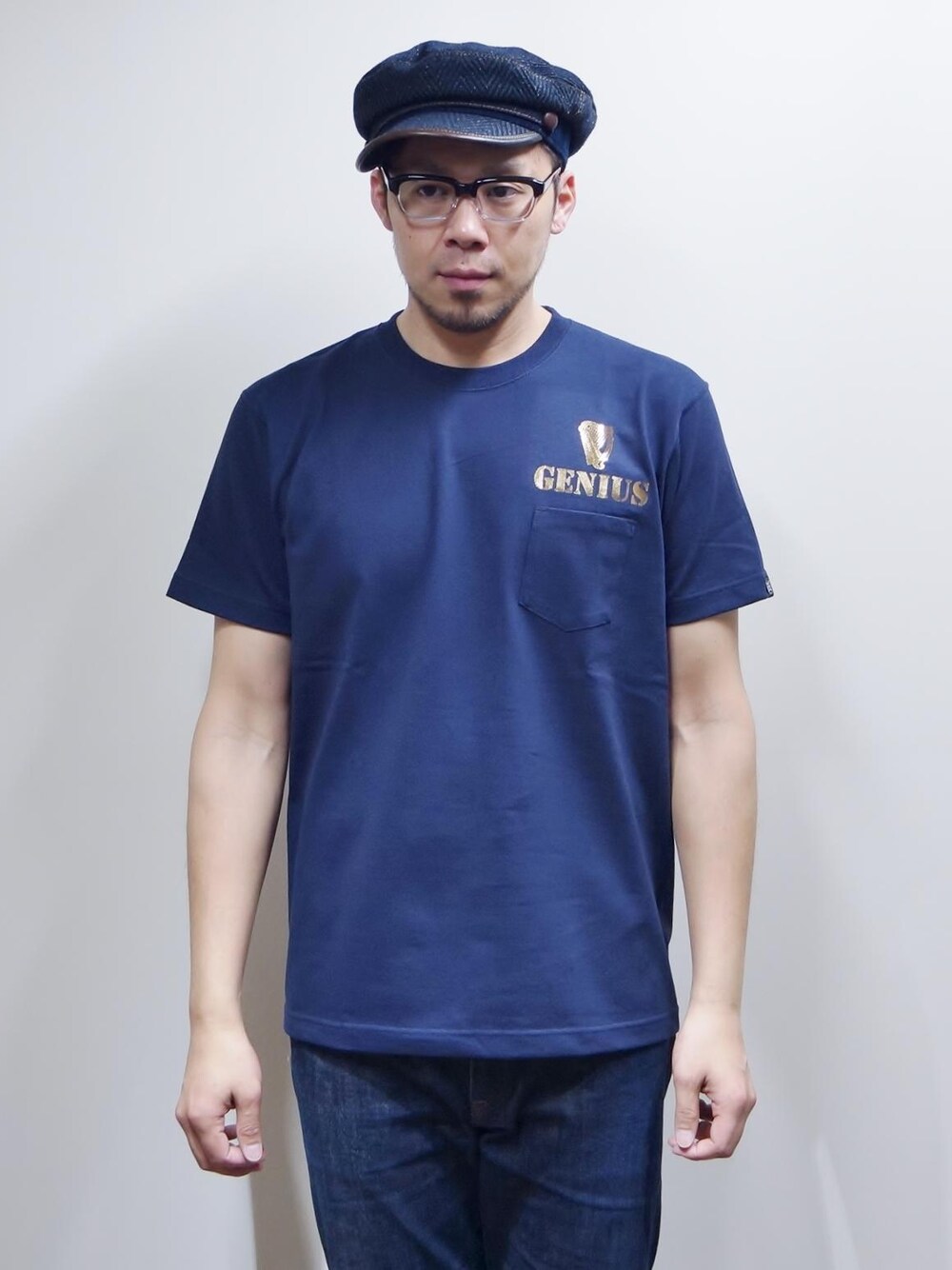 「Tシャツ、お洒落さんとつながりたい、おしゃれさんと繋がりたい、洋服好きさんこの指と〜まれっ☝️☺️、Wear And Head Clothing、埼玉県熊谷市、GENIUS T SHIRT ポケット付きTシャツ、ROCKET SHIP（ロケットシップ）、モッズ、スキンズ、ルードボーイ、パンク、NEVERTRUST（ネバートラスト）」｜「NEVER TRUSTのNEVERTRUST（ネバートラスト）　　GENIUS T SHIRT ポケット付きTシャツ NVY（Tシャツ/カットソー、ブルー系）」を使った、ロケットシップさん（メンズ・182cm）の夏コーディネートの1枚目の写真