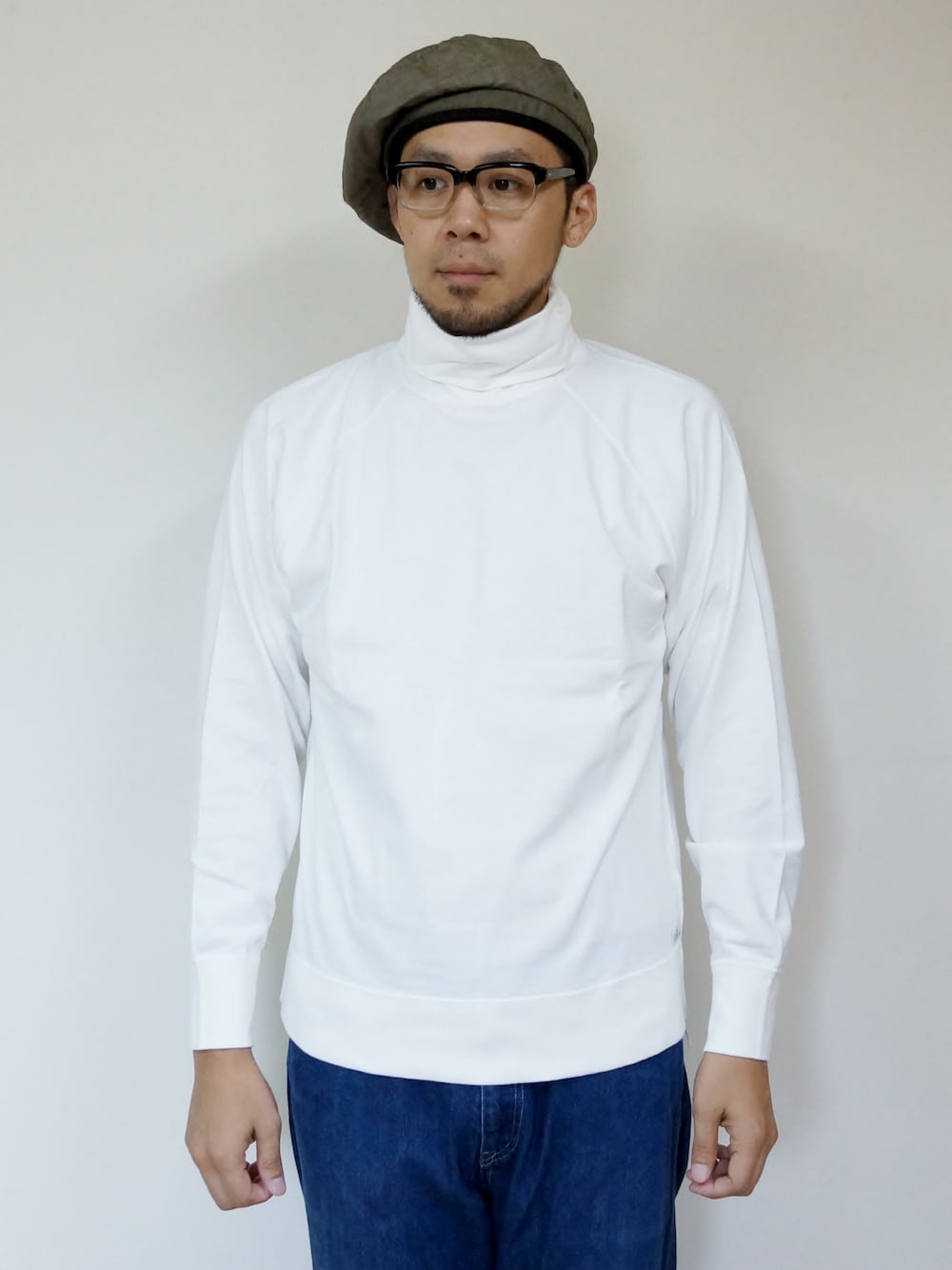 「タートルネック、タートルネックニット、audience、ROCKET SHIP、オーディエンス、Wear And Head Clothing、ROCKET SHIP（ロケットシップ）、ROCKET SHIP Select Item（ロケットシップセレクトアイテム）、埼玉県熊谷市弥生２－６２、吊り編み天竺ラグランタートルネック」｜「AudienceのAUDIENCE（オーディエンス）　　吊り編み天竺ラグランタートルネックL/S WHT（その他トップス、ホワイト系）」を使った、ロケットシップさん（メンズ・182cm）の秋コーディネートの1枚目の写真