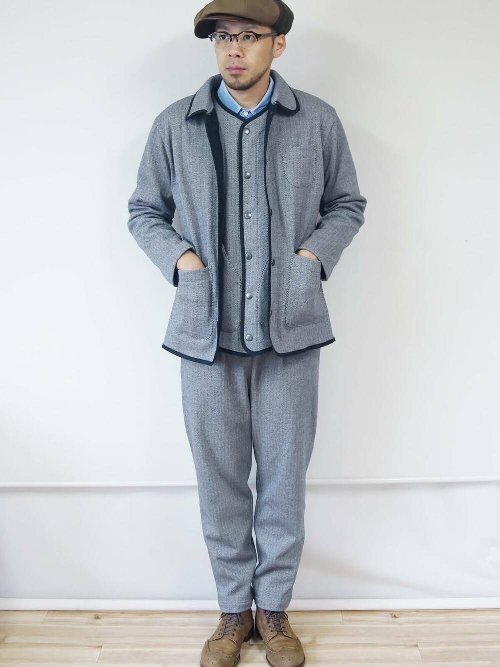 「ジャケット、パンツ、セットアップ、ブーツ、ベスト、レザーシューズ、パンツスタイル、ジャケットスタイル、ベスト×シャツ、ROCKET SHIP」｜「AudienceのAUDIENCE（オーディエンス）　　ボンバーヒート爆暖TWEEDフォーマルスナップジャケット OFF/BLK（ノーカラージャケット、グレー系）」を使った、ロケットシップさん（メンズ・182cm）の秋コーディネートの1枚目の写真