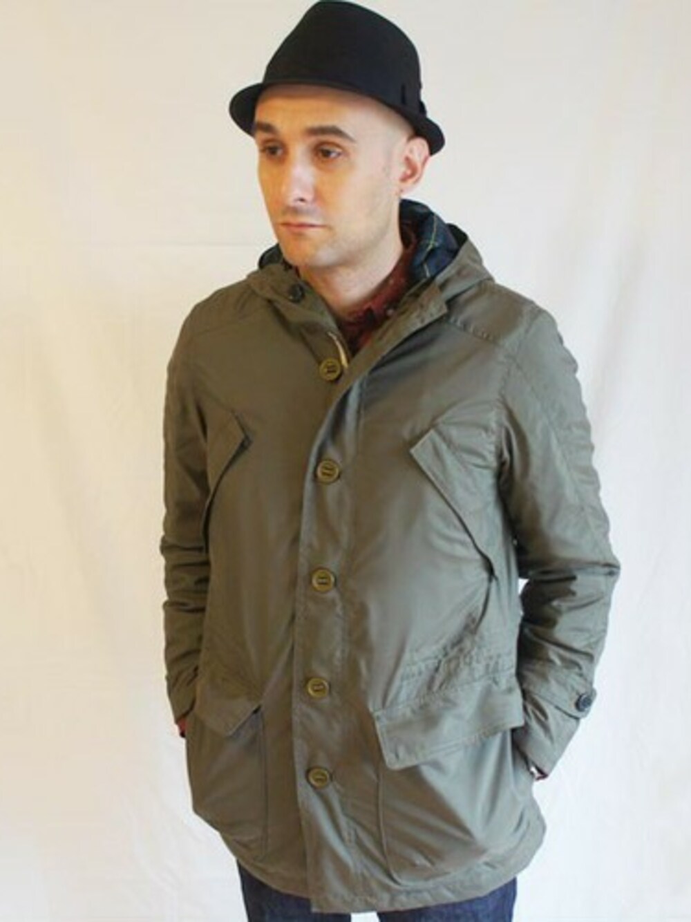 「マウンテンパーカー、MODS、モッズパーカー、NEVERTRUST、ROCKET SHIP、Wear And Head Clothing、埼玉県熊谷市、ROCKET SHIP（ロケットシップ）、埼玉県熊谷市弥生２－６２、フーデット・フィールドパーカ」｜「NEVER TRUSTのNEVERTRUST（ネバートラスト）　　フーデット・フィールドパーカ OLV（モッズコート、グリーン系）」を使った、ロケットシップさん（メンズ・182cm）の秋コーディネートの1枚目の写真
