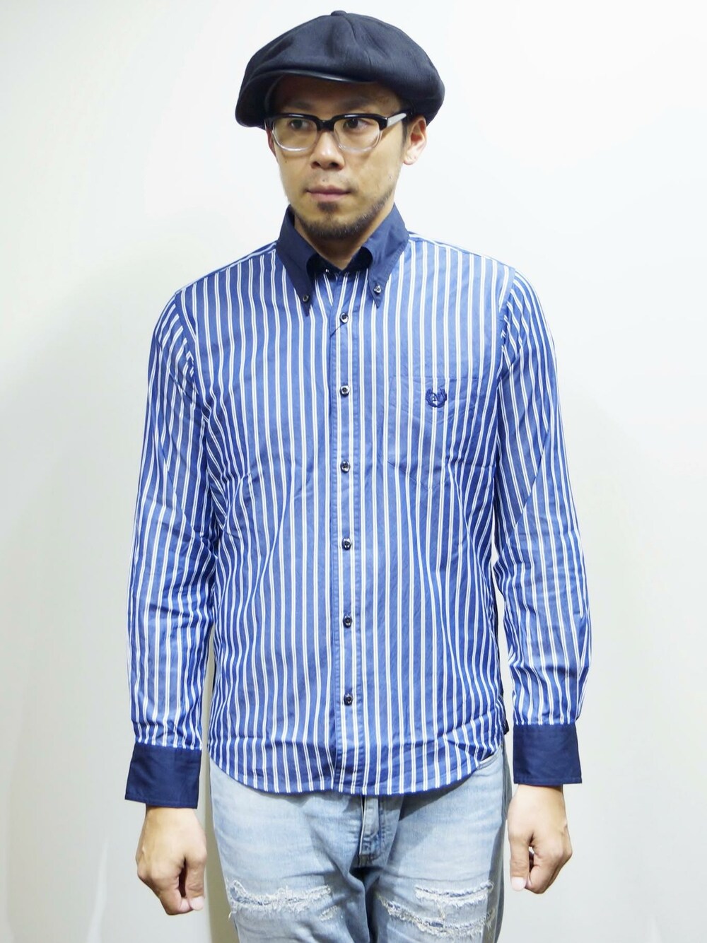 「シャツ、シャツジャケット、シャツイン、シャツ×デニム、シャツスタイル、シャツ×パーカー、ROCKET SHIP、Wear And Head Clothing、ROCKET SHIP（ロケットシップ）、マルチストライプ・デュエボットーニシャツ」｜「NEVER TRUSTのNEVERTRUST（ネバートラスト）　　マルチストライプ・デュエボットーニシャツ NVY（シャツ/ブラウス、ブルー系）」を使った、ロケットシップさん（メンズ・182cm）の冬コーディネートの1枚目の写真
