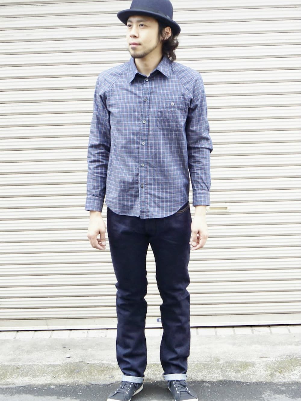 「デニム、ジーンズ、デニムパンツ、デニムコーデ、ジーンズパンツ、ジーンズファクトリー、ジーンズコーデ、ジーンズブランド、Wear And Head Clothing、14.8oz　ヴィンテージセルビッチテーパードデニム」｜「JAPAN BLUE JEANSのJAPAN BLUE JEANS（ジャパンブルージーンズ）　　14.8oz　ヴィンテージセルビッチテーパードデニム（デニムパンツ、ブルー系）」を使った、ロケットシップさん（メンズ・182cm）の冬コーディネートの1枚目の写真