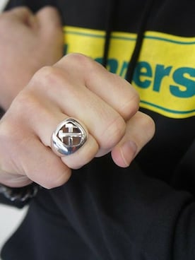「NEVER TRUST（ネバートラスト）のアイテム（アクセサリー）」を使った、ロケットシップさん（メンズ・182cm）の春コーディネート