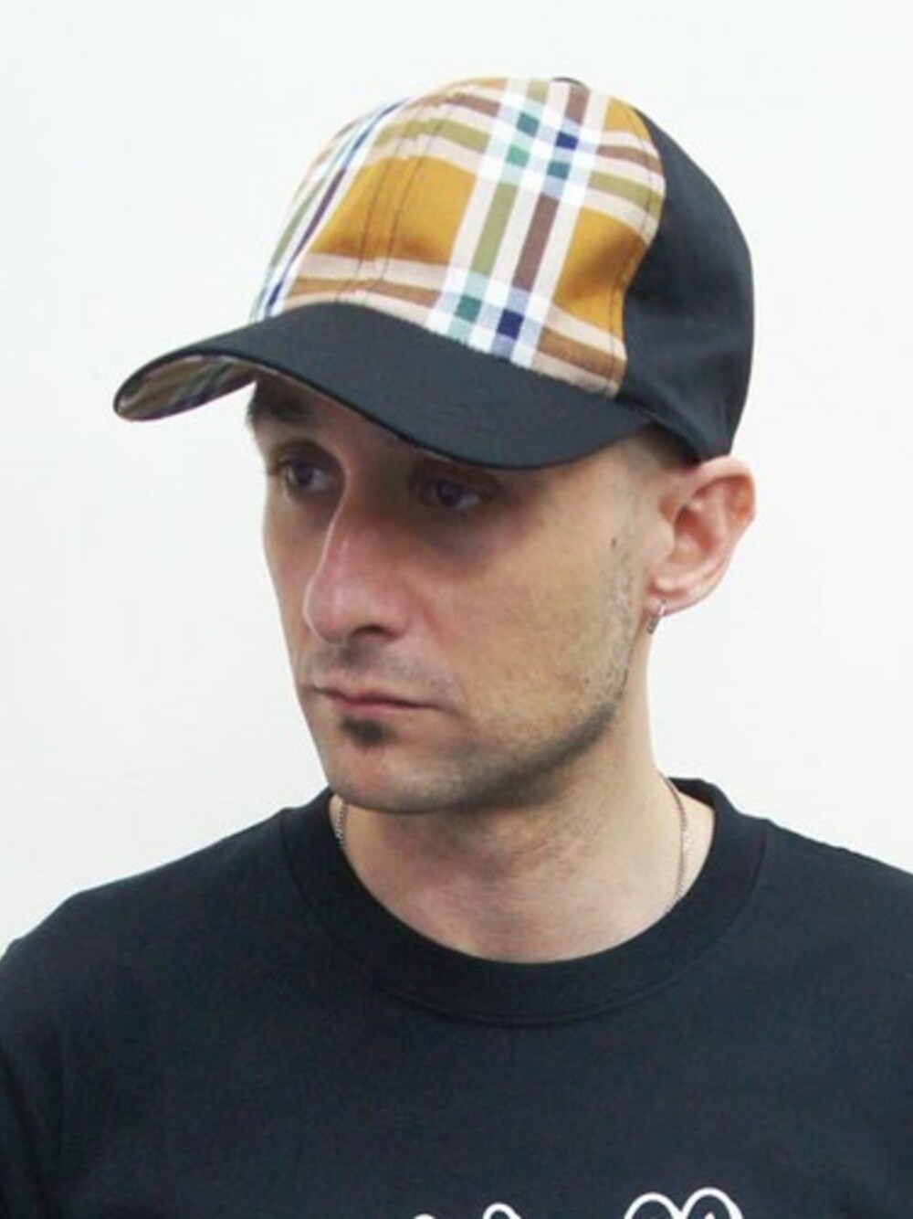 「キャップ、帽子、キャップ後ろかぶり、キャップ女子、キャップコーデ、ROCKET SHIP、Wear And Head Clothing、埼玉県熊谷市、ROCKET SHIP（ロケットシップ）、埼玉県熊谷市弥生２－６２」｜「NEVER TRUSTのNEVERTRUST（ネバートラスト）　　Casual Check Cap Check×BLKチェックキャップ　BRN（キャップ、ブラウン系）」を使った、ロケットシップさん（メンズ・182cm）の春コーディネートの1枚目の写真