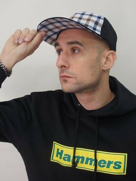 「NEVER TRUST（ネバートラスト）のアイテム（帽子）」を使った、ロケットシップさん（メンズ・182cm）の春コーディネート