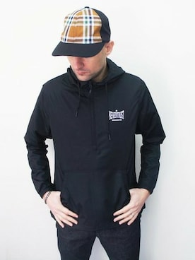 「NEVER TRUST（ネバートラスト）のアイテム（帽子）」を使った、ロケットシップさん（メンズ・182cm）の春コーディネート