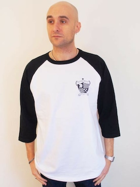 「NEVER TRUST（ネバートラスト）のアイテム（Tシャツ/カットソー）」を使った、ロケットシップさん（メンズ・182cm）の春コーディネート