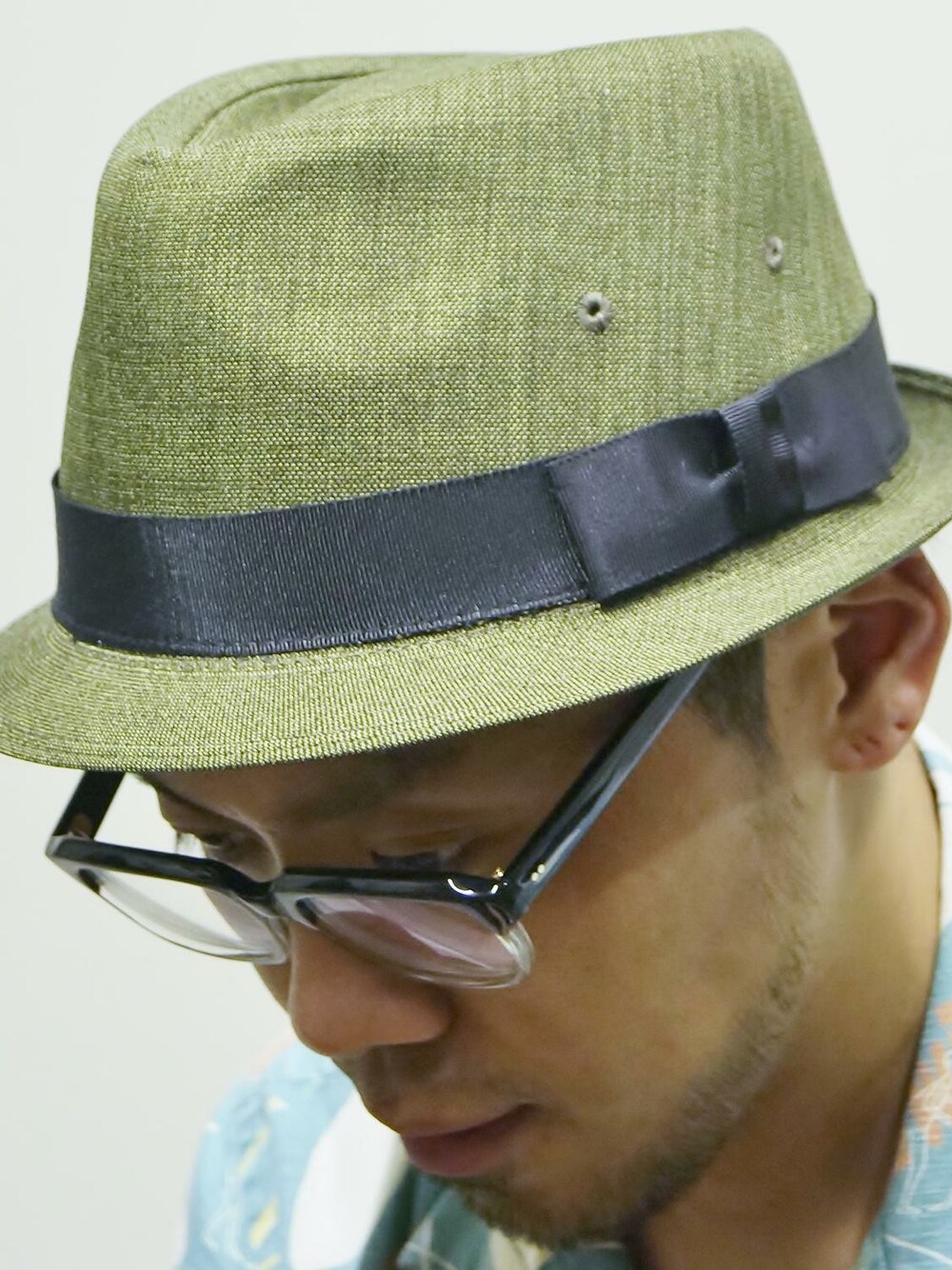 「ハット、シャンブレー、春コーデ、春夏コーデ、夏コーデ、ハットコーデ、ハット、帽子、ハットスタイル、埼玉県熊谷市、埼玉県熊谷市弥生２－６２」｜「NEVER TRUSTのNEVERTRUST（ネバートラスト）　　シャンブレーハイチロルハット OLV（ハット、グリーン系）」を使った、ロケットシップさん（メンズ・182cm）の春コーディネートの1枚目の写真