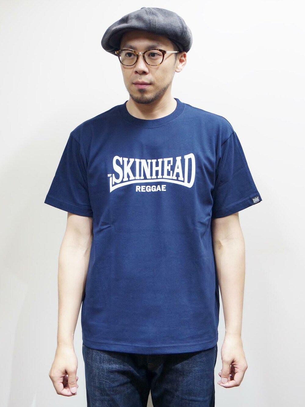 「夏、Tシャツ、Tシャツスタイル、春、春色、春コーデ、春夏コーデ、夏コーデ、Tシャツコーデ、夏だ！Tシャツ着よう！」｜「NEVER TRUSTのNEVERTRUST（ネバートラスト）　　SKINHEAD REGGAE T スキンヘッドレゲーTシャツ NVY（Tシャツ/カットソー、ブルー系）」を使った、ロケットシップさん（メンズ・182cm）の春コーディネートの1枚目の写真