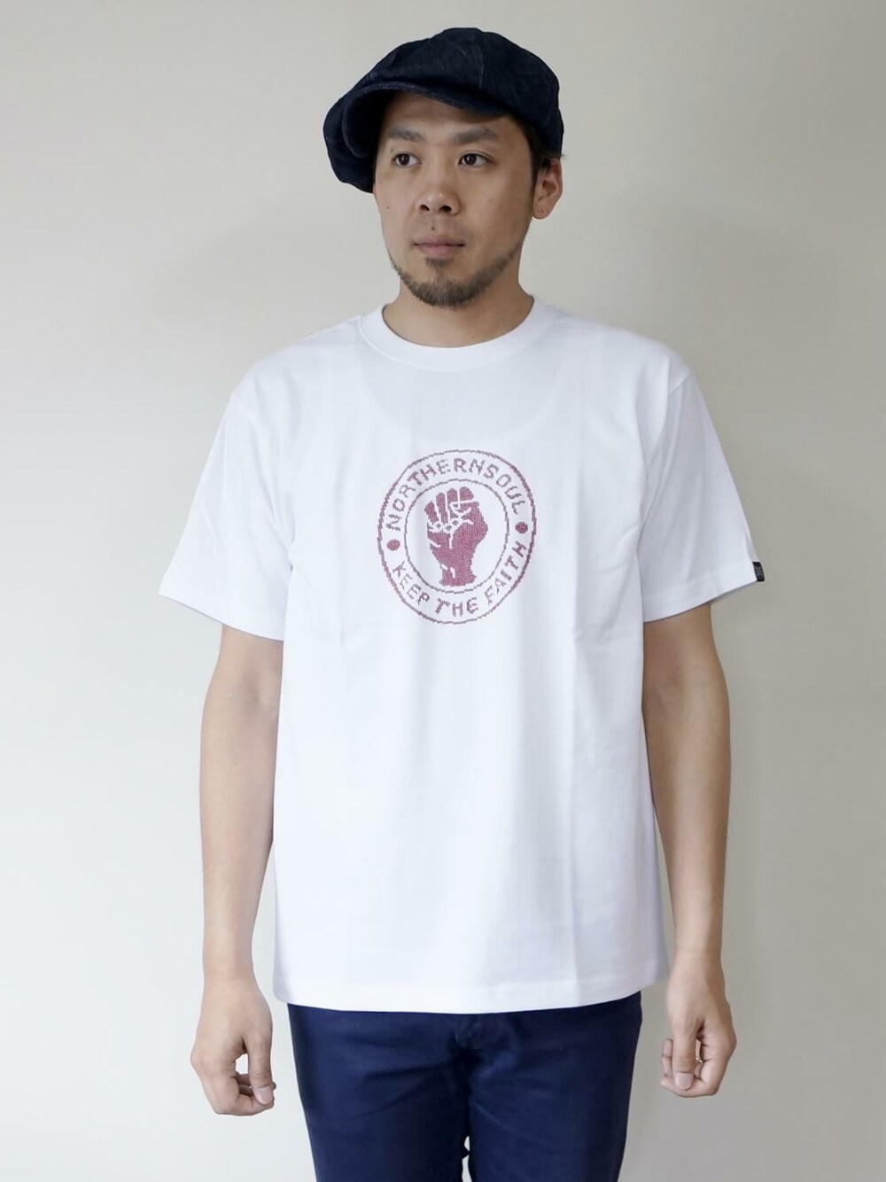 「夏休み、夏、Tシャツ、Tシャツスタイル、夏コーデ、Tシャツ 半袖、Tシャツ×デニム、Tシャツコーデ、夏祭り、夏だ！Tシャツ着よう！」｜「NEVER TRUSTのNEVERTRUST（ネバートラスト）　　KEEP THE FAITH T ノーザンソールTシャツ WHT（Tシャツ/カットソー、ホワイト系）」を使った、ロケットシップさん（メンズ・182cm）の春コーディネートの1枚目の写真