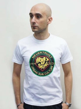 「NEVER TRUST（ネバートラスト）のアイテム（トップス）」を使った、ロケットシップさん（メンズ・182cm）の春コーディネート