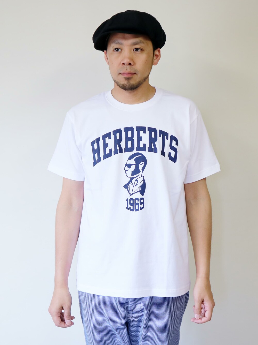 「夏、Tシャツ、Tシャツスタイル、ファッション、春コーデ、イギリス、夏コーデ、Tシャツ×デニム、夏だ！Tシャツ着よう！、ファッションの力を信じよう」｜「NEVER TRUSTのNEVERTRUST（ネバートラスト）　　HERBERTS 1969 Tシャツ WHT（Tシャツ/カットソー、ホワイト系）」を使った、ロケットシップさん（メンズ・182cm）の夏コーディネートの1枚目の写真