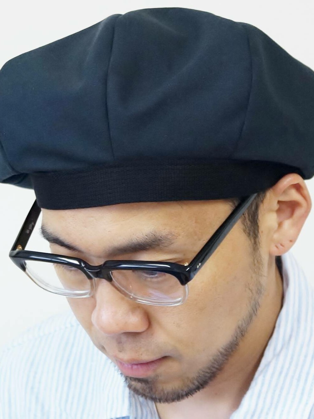 「夏、ベレー帽、帽子、夏コーデ、ベレー帽の会、帽子×メガネ、帽子好き！、ベレー帽×メガネ、帽子かぶろう会、ベレー帽推奨委員会」｜「NEVER TRUSTのNEVERTRUST（ネバートラスト）　　８枚剥ぎベレーCAP BLK（ハンチング/ベレー帽、ブラック系）」を使った、ロケットシップさん（メンズ・182cm）の夏コーディネートの1枚目の写真