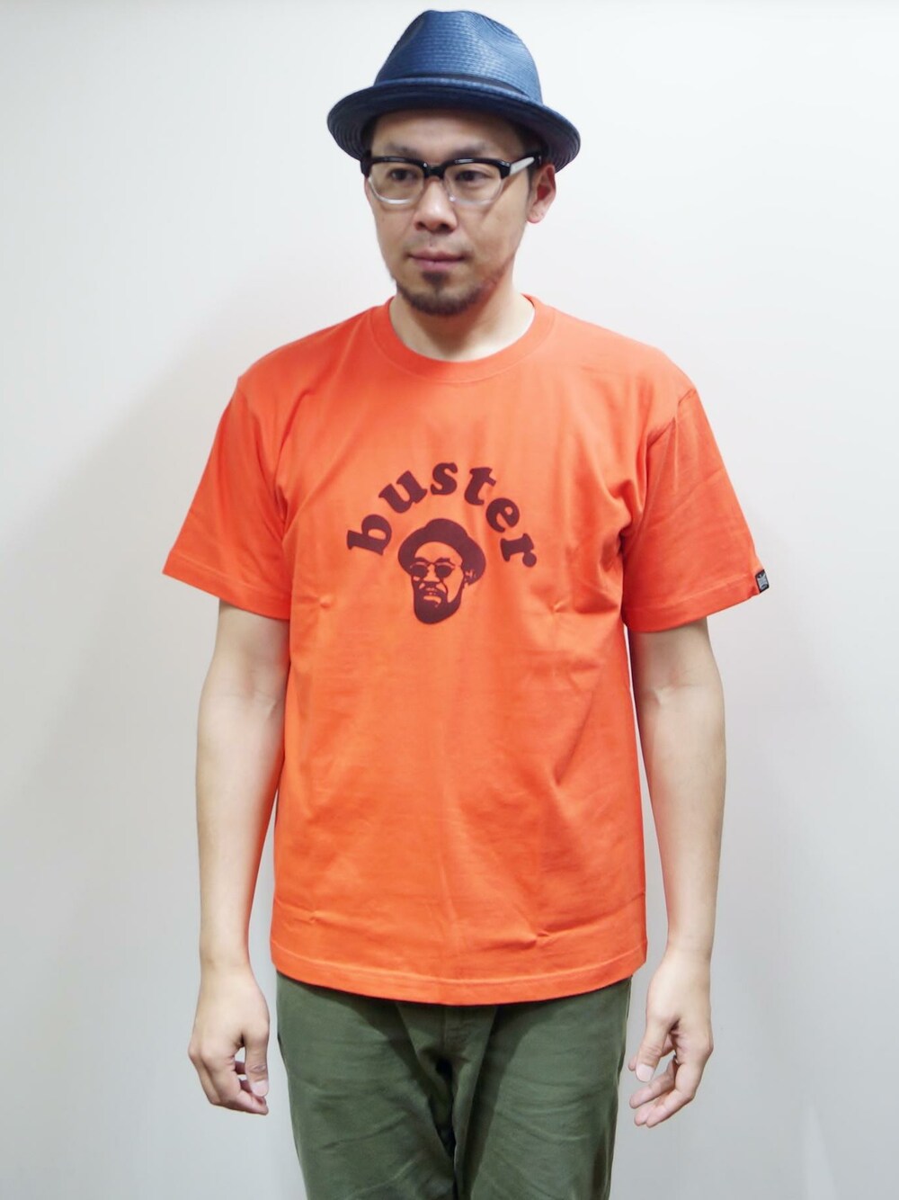 「夏、Tシャツ、Tシャツスタイル、春夏コーデ、夏コーデ、モチーフ、Tシャツ×デニム、Tシャツコーデ、ミュージシャン、夏だ！Tシャツ着よう！」｜「NEVER TRUSTのNEVERTRUST（ネバートラスト）　　BUSTER Tシャツ プリンスバスターT ORG（Tシャツ/カットソー、オレンジ系）」を使った、ロケットシップさん（メンズ・182cm）の夏コーディネートの1枚目の写真