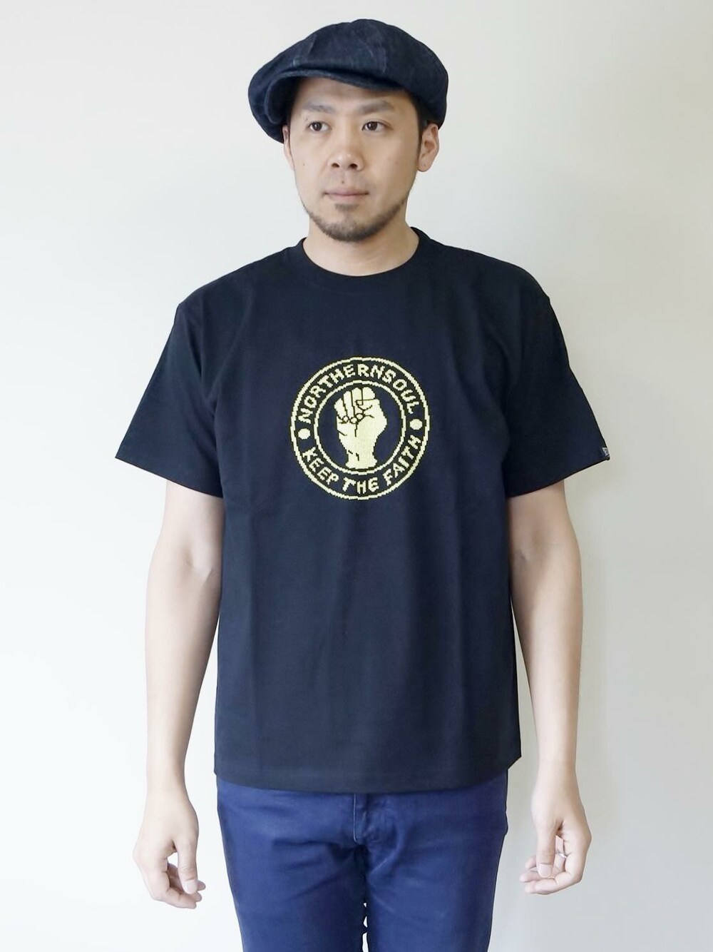 「夏、Tシャツ、Tシャツスタイル、春コーデ、春夏コーデ、夏コーデ、Tシャツ×デニム、Tシャツコーデ、はるコーデ、夏だ！Tシャツ着よう！」｜「NEVER TRUSTのNEVERTRUST（ネバートラスト）　　KEEP THE FAITH T ノーザンソールTシャツ BLK（Tシャツ/カットソー、ブラック系）」を使った、ロケットシップさん（メンズ・182cm）の夏コーディネートの1枚目の写真