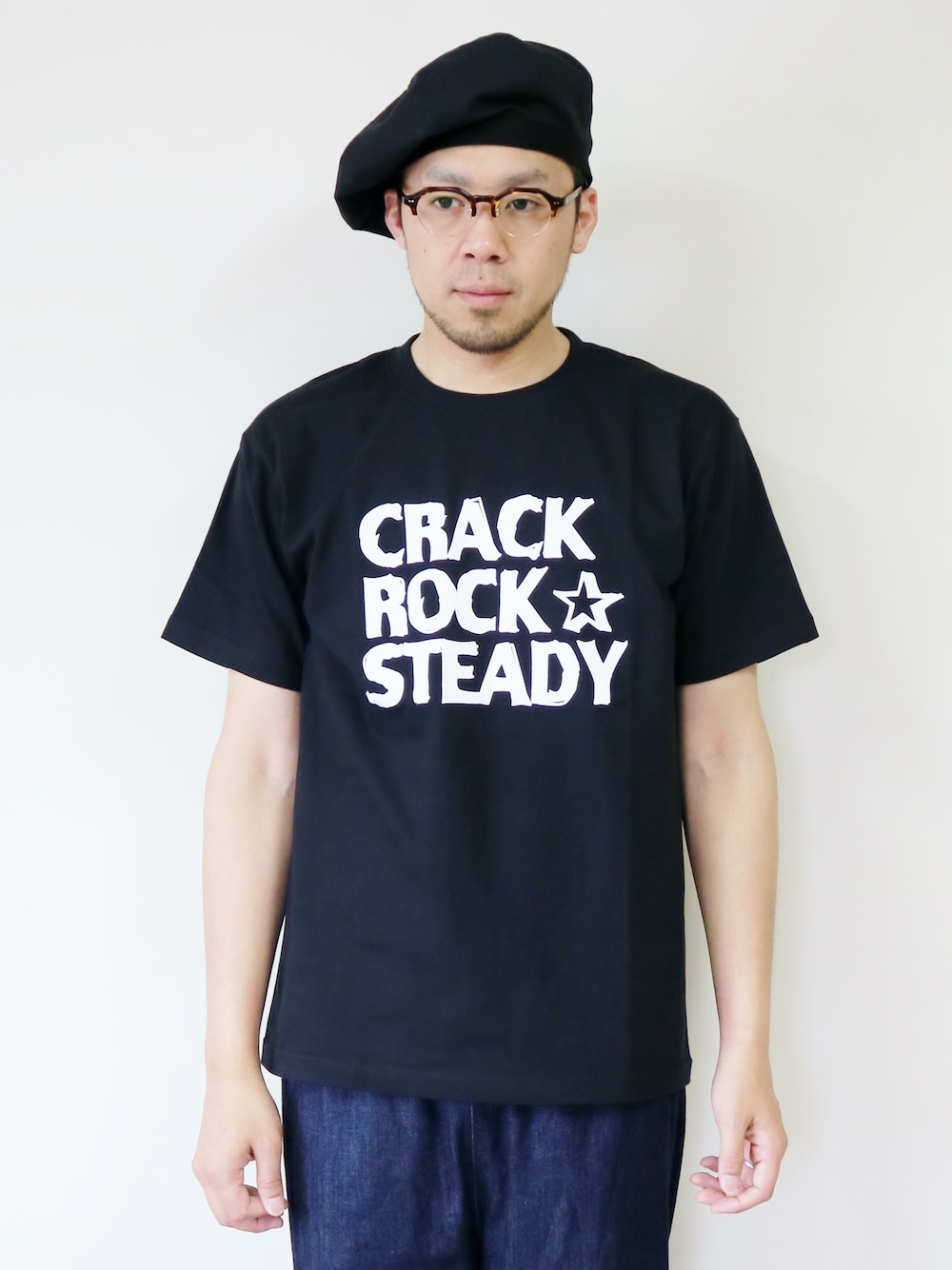 「夏、ロック、Tシャツ、Tシャツスタイル、ロックT、夏コーデ、ロックテイスト、Tシャツ×デニム、Tシャツコーデ、夏だ！Tシャツ着よう！」｜「NEVER TRUSTのNEVERTRUST（ネバートラスト）　　CRACK ROCK STEADY T クラックロックステディーTシャツ BLK（Tシャツ/カットソー、ブラック系）」を使った、ロケットシップさん（メンズ・182cm）の夏コーディネートの1枚目の写真