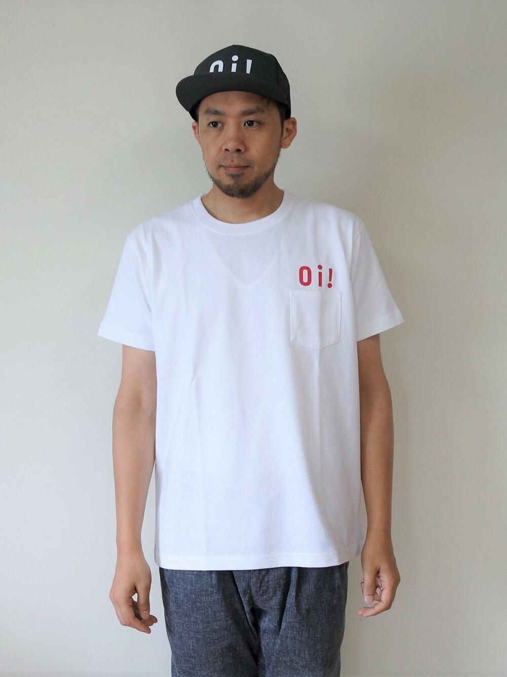 「キャップ、Tシャツ、Tシャツスタイル、punk、メッシュキャップ、ポケットＴシャツ、キャップ後ろかぶり、Tシャツコーデ、キャップ女子、キャップコーデ」｜「NEVER TRUSTのNEVERTRUST（ネバートラスト）　　oi!ポケットTシャツ WHT（Tシャツ/カットソー、ホワイト系）」を使った、ロケットシップさん（メンズ・182cm）の夏コーディネートの1枚目の写真