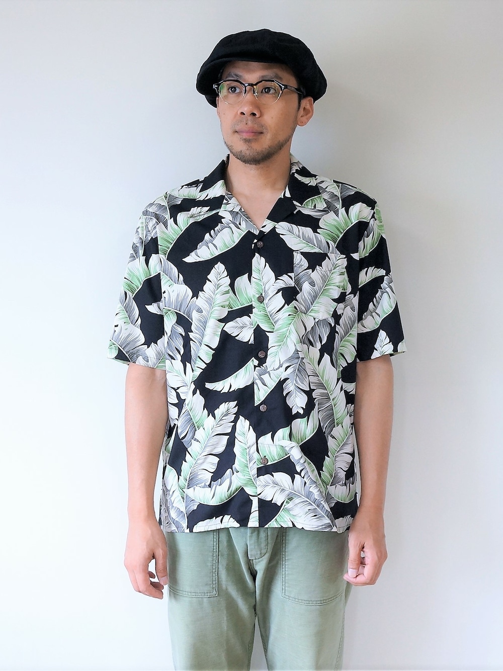「夏、ヴィンテージ、ファッション、アロハ柄、夏コーデ、アロハシャツ、レーヨンシャツ、ROCKET SHIP、Wear And Head Clothing、埼玉県熊谷市」｜「AudienceのAUDIENCE（オーディエンス）　　コットンレーヨンヴィンテージLEAVES柄オープンシャツ BLK（シャツ/ブラウス、ブラック系）」を使った、ロケットシップさん（メンズ・182cm）の夏コーディネートの1枚目の写真