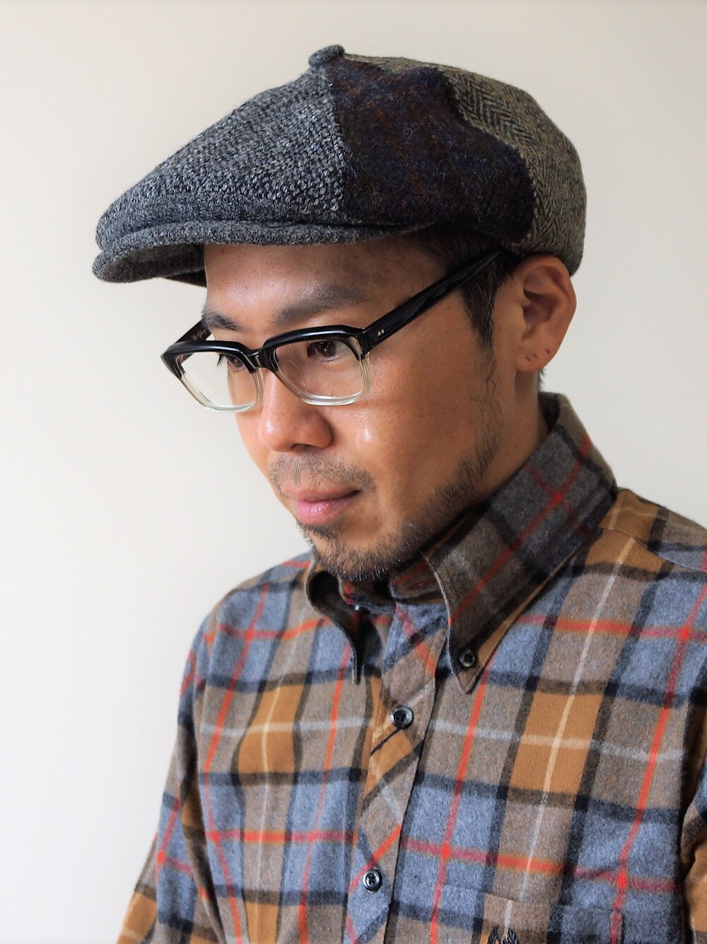 「チェック、シャツ、チェックシャツ、冬コーデ、ハンチング、冬、シャツスタイル、秋コーデ、冬のコーデ、シャツ好き集まれ」｜「EDO HAT（エドハット）　　MIXツイード８方ハンチング GRY（ハンチング/ベレー帽、グレー系）」を使った、ロケットシップさん（メンズ・182cm）の秋コーディネートの1枚目の写真