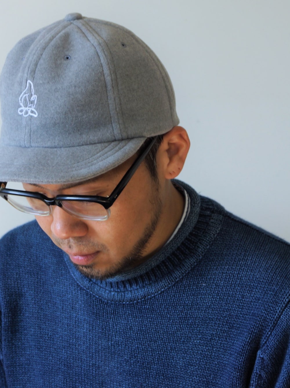 「キャップ、帽子、キャップ後ろかぶり、帽子×メガネ、キャップ×メガネ、キャップ女子、帽子くん、キャップコーデ、帽子かぶろう会、キャップ部」｜「SAVEのsave（セーブ）　　Washable melton cap 洗えるメルトンキャップ GRY（キャップ、グレー系）」を使った、ロケットシップさん（メンズ・182cm）の秋コーディネートの1枚目の写真