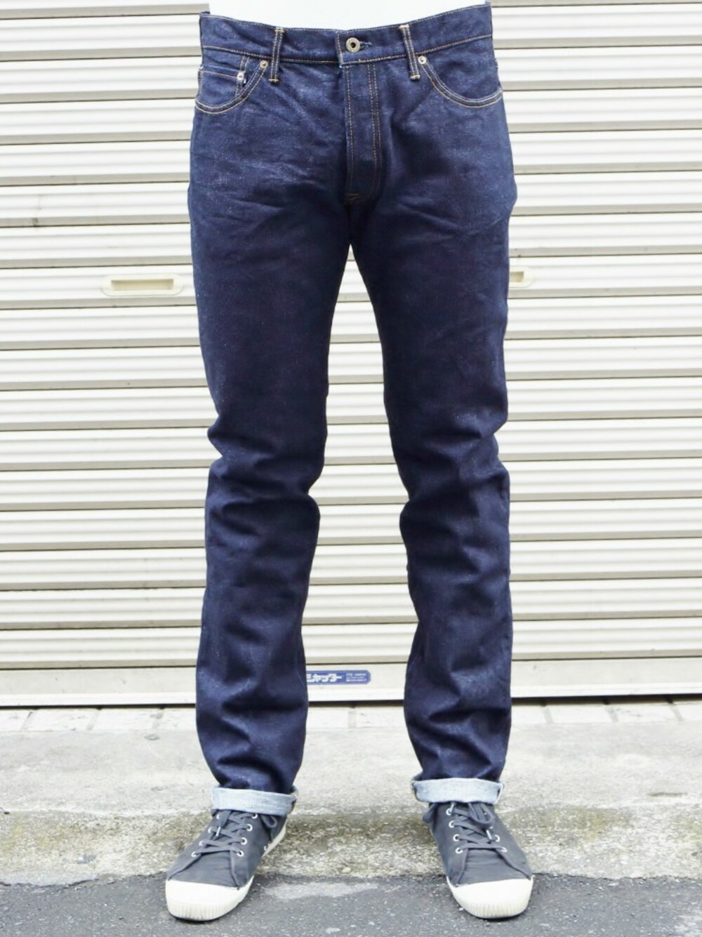 「デニム、ジーンズ、デニムパンツ、ジーパン、デニムコーデ、ROCKET SHIP、ジーンズコーデ、ジーパンコーデ、Wear And Head Clothing、ROCKET SHIP（ロケットシップ）」｜「JAPAN BLUE JEANSのJAPAN BLUE JEANS（ジャパンブルージーンズ）　　14.8oz　ヴィンテージセルビッチテーパードデニム（デニムパンツ、ブルー系）」を使った、ロケットシップさん（メンズ・182cm）の秋コーディネートの1枚目の写真