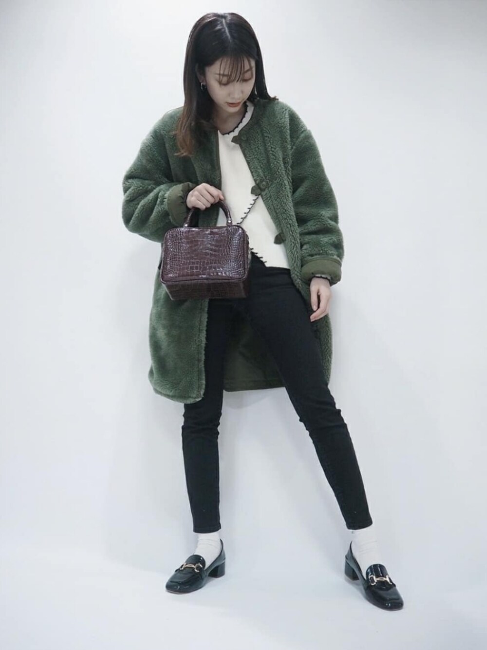 「オトナカジュアル、パンツスタイル、カジュアル、おしゃれさんと繋がりたい、ビッグシルエット、今日のコーデ、オトナ女子、UNIQLO、カジュアルコーデ、ミリタリー」｜「FREAK'S STOREのスウェーデンボアライナーコート(リバーシブルフリースコート/2wayミリタリーコート)（ミリタリージャケット、グリーン系）」を使った、山﨑もかさん（レディース・162cm）の冬コーディネートの1枚目の写真