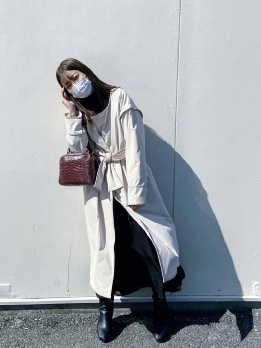 「休日コーデ、お洒落さんとつながりたい、ootd、春、プチプラコーデ、ブラック、きれいめカジュアル、はるコーデ、シンプルコーデ、ショートブーツ」｜「SLYのGATHER SWITCHING ロングスカート（スカート、ブラック系）」を使った、山﨑もかさん（レディース・162cm）の春コーディネートの1枚目の写真