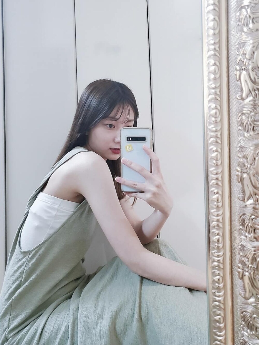 「シンプル、おしゃれさんと繋がりたい、ootd、カジュアル、大人女子、春、春コーデ、ワンピース、プチプラコーデ、淡色コーデ」｜「totheseaのアイテム（ワンピース/ドレス、グリーン系）」を使った、山﨑もかさん（レディース・162cm）の春コーディネートの1枚目の写真