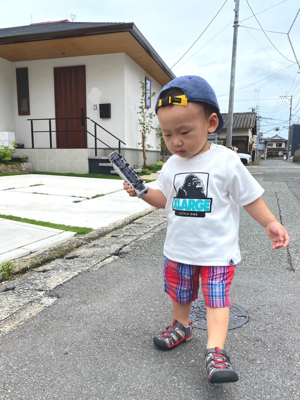 「おとこのこ、1歳3ヶ月、保育園」｜「XLARGE KIDSのOGゴリラ半袖Tシャツ（Tシャツ/カットソー、ホワイト系）」を使った、pooh❁¨̮sukeさん（キッズ・80cm）の夏コーディネートの1枚目の写真