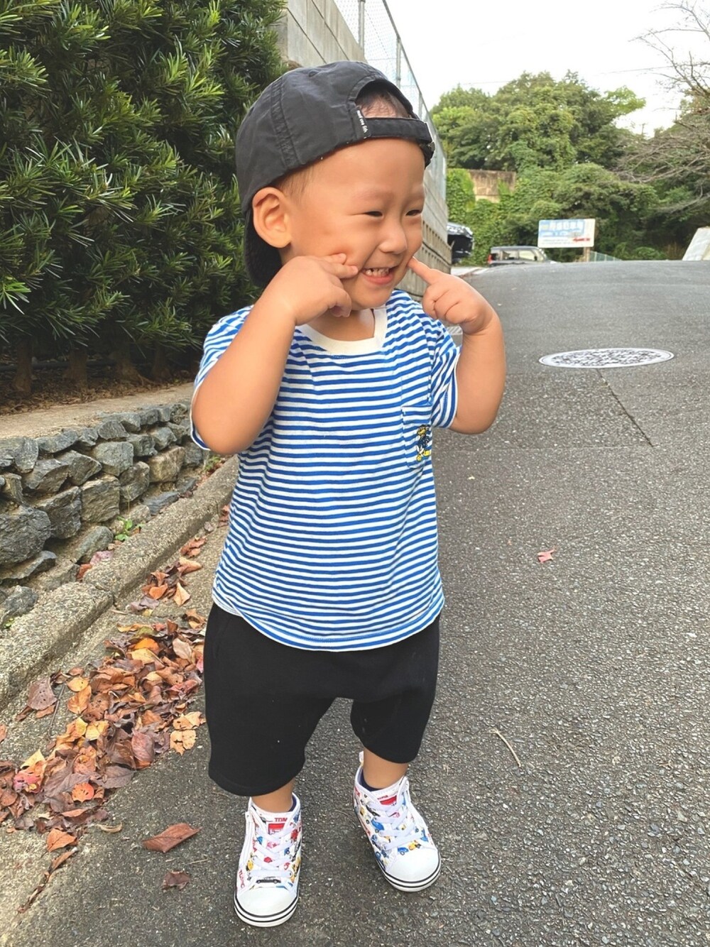 「おとこのこ、保育園コーデ、1歳6ヶ月」｜「quoti use fithの綿ダンプ 'quoti' ロゴキャップ（キャップ、ブラック系）」を使った、pooh❁¨̮sukeさん（キッズ・80cm）の秋コーディネートの1枚目の写真