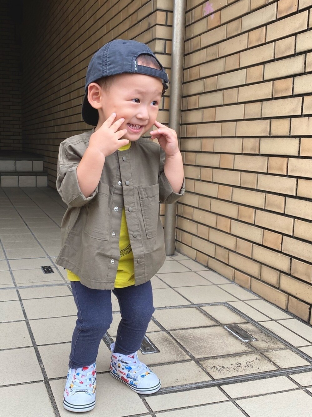 「おとこのこ、1歳6ヶ月、実家へ」｜「quoti use fithのワッシャータイプライターノーカラージャケット（ノーカラージャケット、グリーン系）」を使った、pooh❁¨̮sukeさん（キッズ・80cm）の秋コーディネートの1枚目の写真