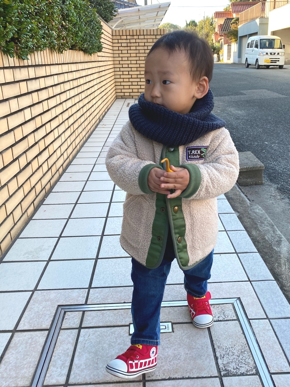 「おとこのこ、１歳８ヶ月、保育園コーデ」｜「quoti use fithのニットスヌード（ネックウォーマー/スヌード、ブルー系）」を使った、pooh❁¨̮sukeさん（キッズ・80cm）の冬コーディネートの1枚目の写真