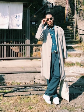 「アイテム（トレンチコート、シルバー系）」を使った、林育準🇹🇼さん（メンズ・180cm）の冬コーディネート