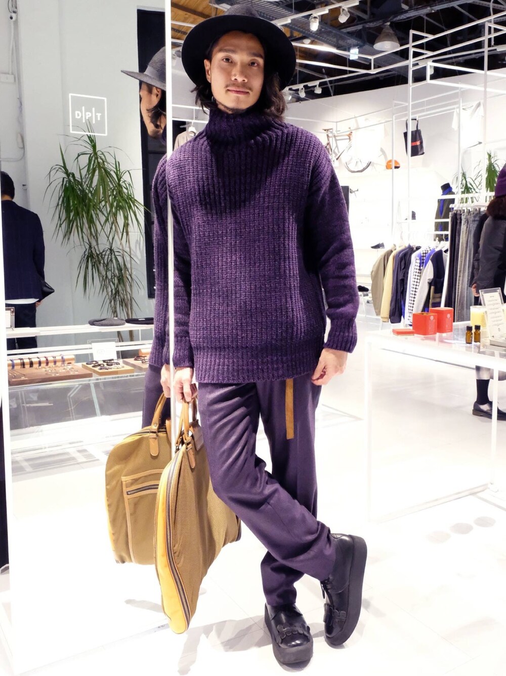 「Chainloop、Taiwan、CERRUTI、圈入、台灣、阿準」｜「CERRUTIのアイテム（ニット/セーター、パープル系）」を使った、林育準🇹🇼さん（メンズ・180cm）の冬コーディネートの1枚目の写真