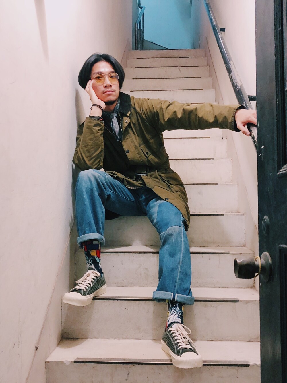 「barbour、大人カジュアル、秋のコーデ、圈入、圈入準、Chainloop」｜「Barbourのアイテム（ミリタリージャケット、グリーン系）」を使った、林育準🇹🇼さん（メンズ・180cm）の秋コーディネートの1枚目の写真
