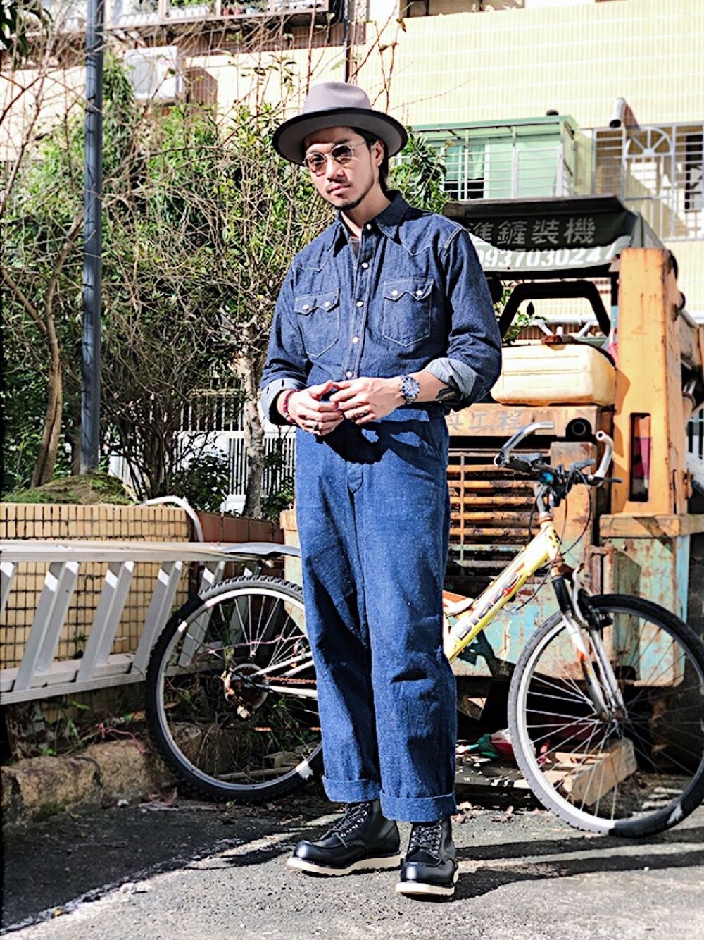 「RED WING、大人カジュアル、THE H.W. DOG&CO.、denim、Chainloop、圈入、圈入準」｜「THE H.W. DOG & CO. のPOINT-H（ハット、グレー系）」を使った、林育準🇹🇼さん（メンズ・180cm）の冬コーディネートの1枚目の写真