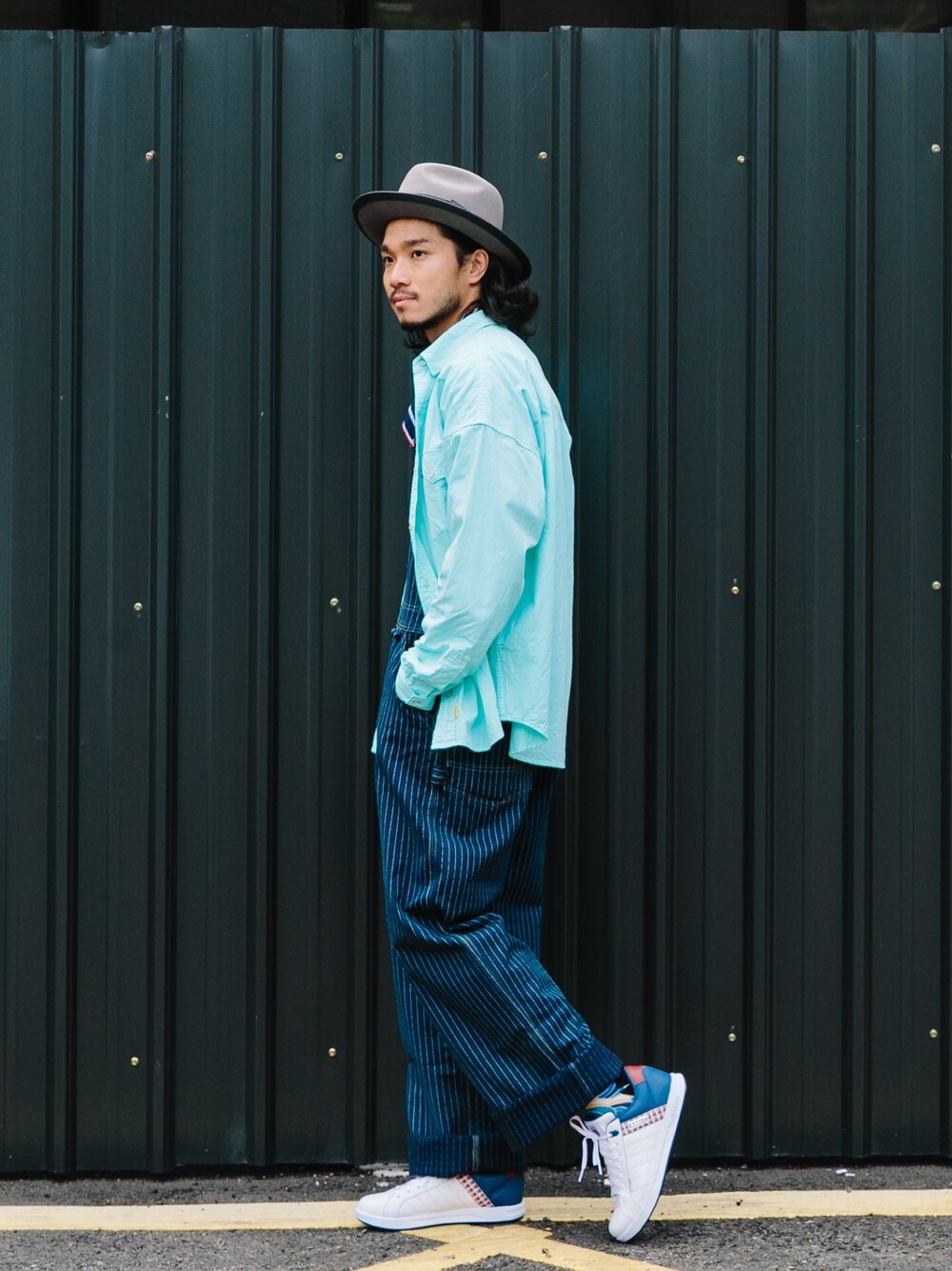 「THE H.W. DOG&CO.、夏コーデ、LEVI’S MADE&CRAFTED、poggytheman、K-SWISS、Chainloop、圈入、圈入準」｜「Levi's Made & CraftedのLevi's Made & Crafted × POGGYTHEMAN WESTERN SHIRT（シャツ/ブラウス、ブルー系）」を使った、林育準🇹🇼さん（メンズ・180cm）の夏コーディネートの1枚目の写真