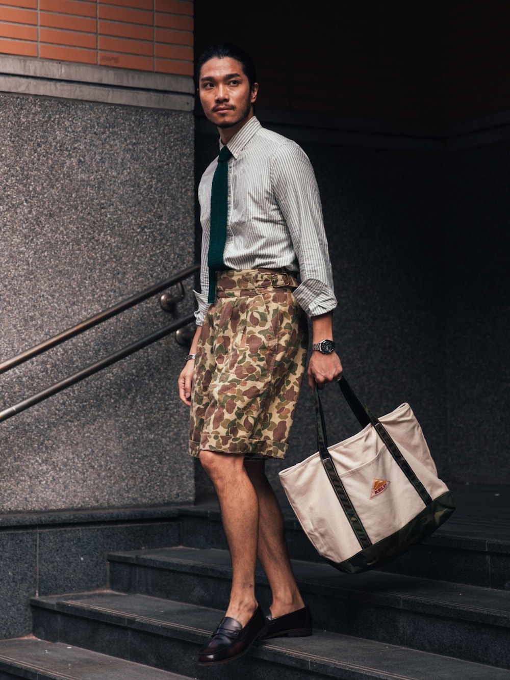 「夏コーデ、大人カジュアル、鎌倉シャツ、KELTY、HARUTA、Chainloop、ＩＶＹ、summer、圈入、圈入準」｜「鎌倉シャツのアイテム（シャツ/ブラウス、グリーン系）」を使った、林育準🇹🇼さん（メンズ・180cm）の夏コーディネートの1枚目の写真